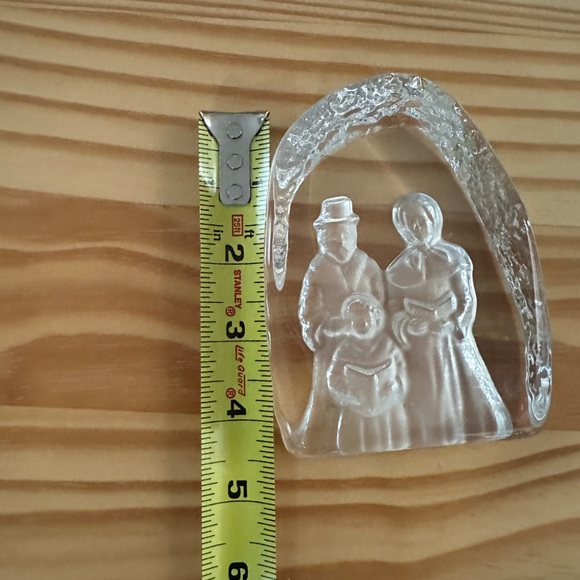Cristal d’ Arques France 24% Genuine Lead Crystal Caroler’s & Bells Paperweight. - Picture 8 of 12
